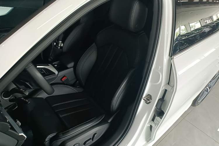 Used Audi A4L 2023 40 TFSI Fashion Dynamic Model Left Front Seat