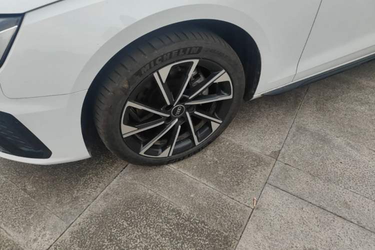 Used Audi A4L 2023 40 TFSI Luxury Dynamic Model Left Front Wheel Hub