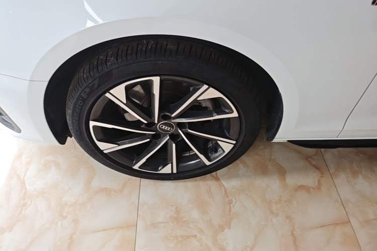Used Audi A4L 2023 40 TFSI Luxury Dynamic Model Left Front Wheel Hub