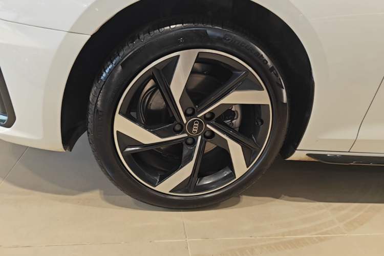 Used Audi A4L 2023 40 TFSI Bang & Olufsen Starry Night Edition Left Front Wheel Hub