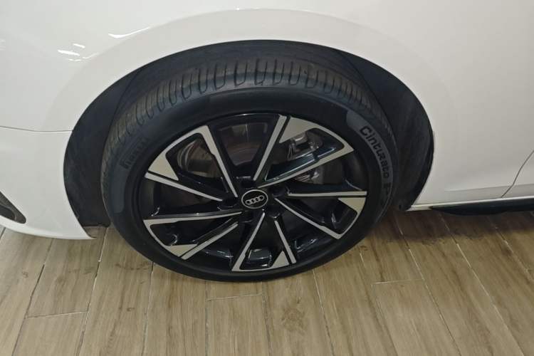 Used Audi A4L 2023 40 TFSI Luxury Dynamic Model Left Front Wheel Hub