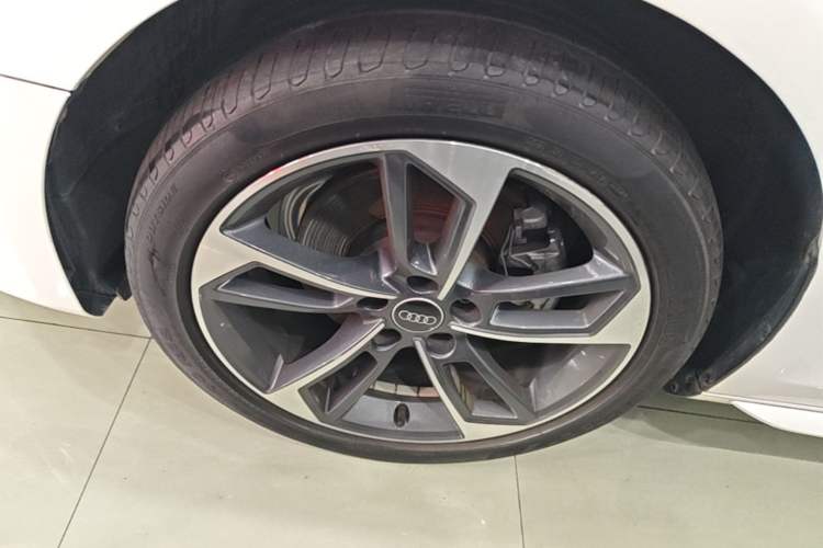 Used Audi A4L 2023 40 TFSI Fashion Dynamic Model Left Front Wheel Hub