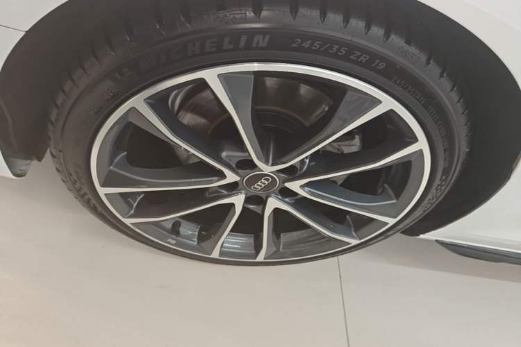 Used Audi A4L 2023 40 TFSI quattro Luxury Dynamic Edition Left Front Wheel Hub