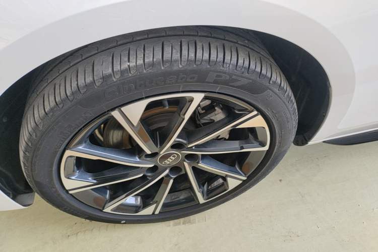 Used Audi A4L 2023 40 TFSI Luxury Dynamic Model Left Front Wheel Hub