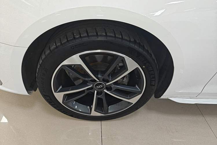 Used Audi A4L 2023 40 TFSI Fashion Dynamic Model Left Front Wheel Hub