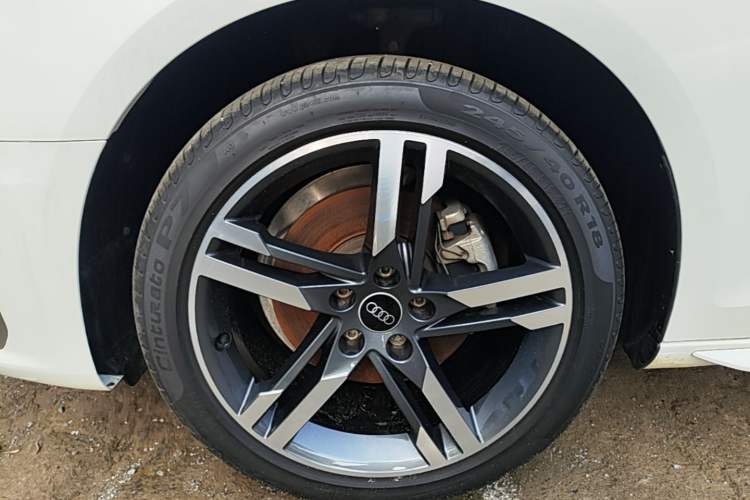 Used Audi A4L 2023 40 TFSI Fashion Dynamic Model Left Front Wheel Hub