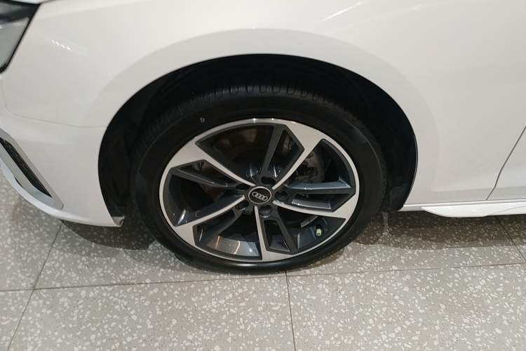 Used Audi A4L 2023 40 TFSI Fashion Dynamic Model Left Front Wheel Hub