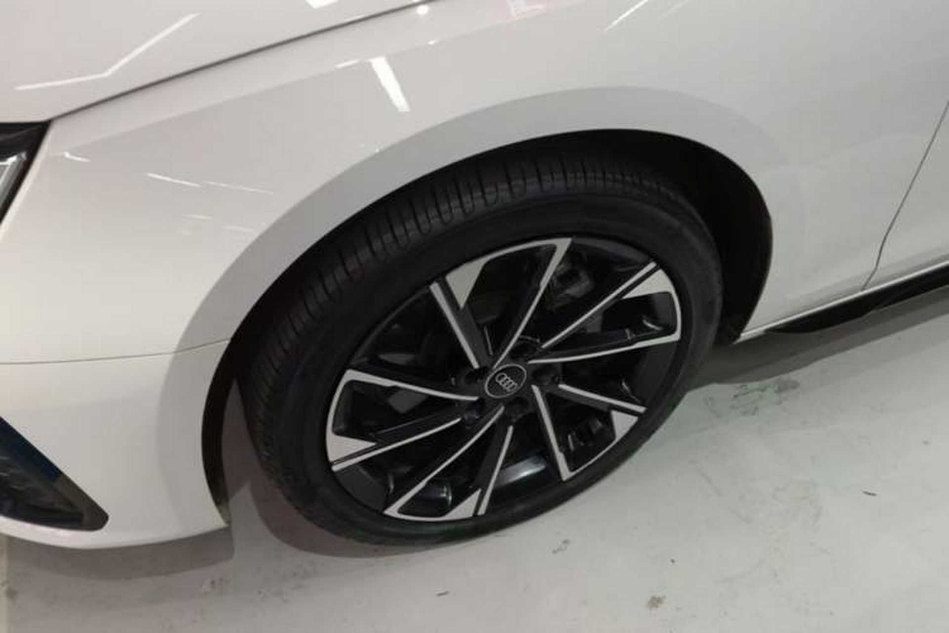 Used Audi A4L 2023 40 TFSI Luxury Dynamic Model Left Front Wheel Hub