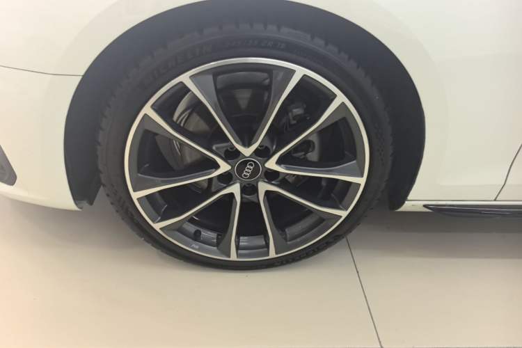 Used Audi A4L 2023 40 TFSI quattro Luxury Dynamic Edition Left Front Wheel Hub