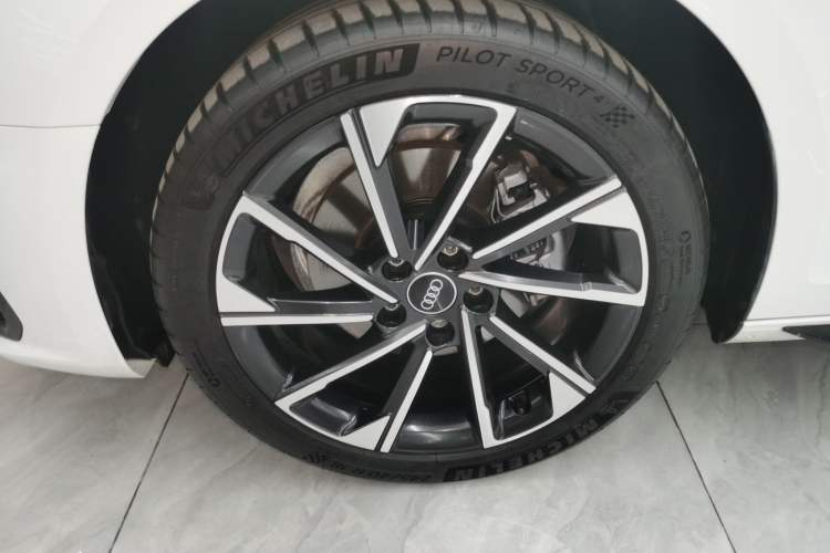 Used Audi A4L 2023 40 TFSI Luxury Dynamic Model Left Front Wheel Hub