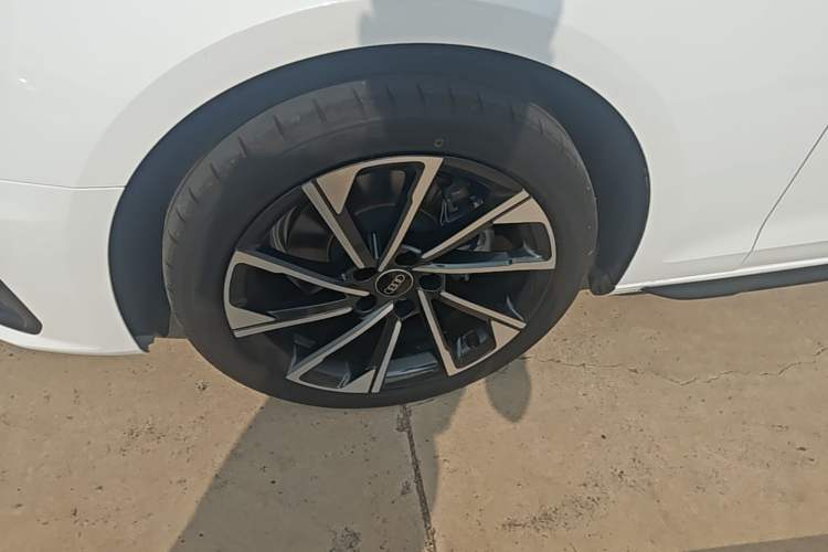 Used Audi A4L 2023 40 TFSI Luxury Dynamic Model Left Front Wheel Hub