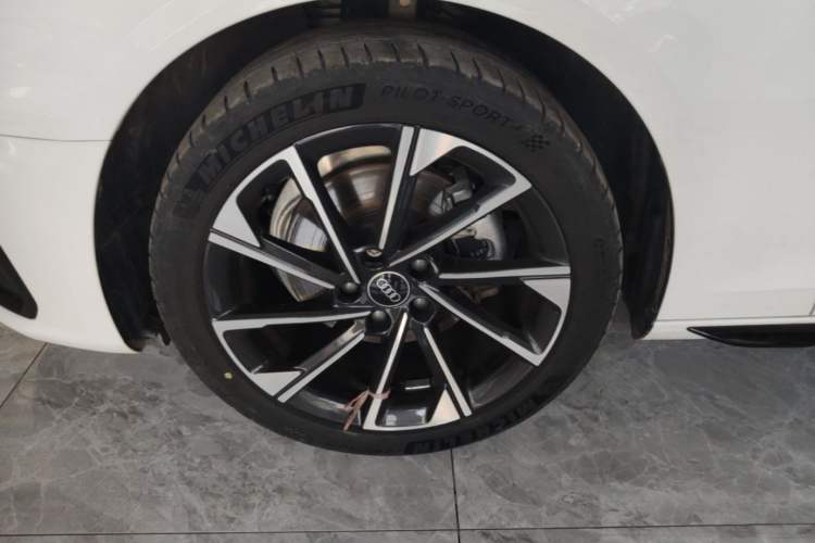 Used Audi A4L 2023 40 TFSI Luxury Dynamic Model Left Front Wheel Hub
