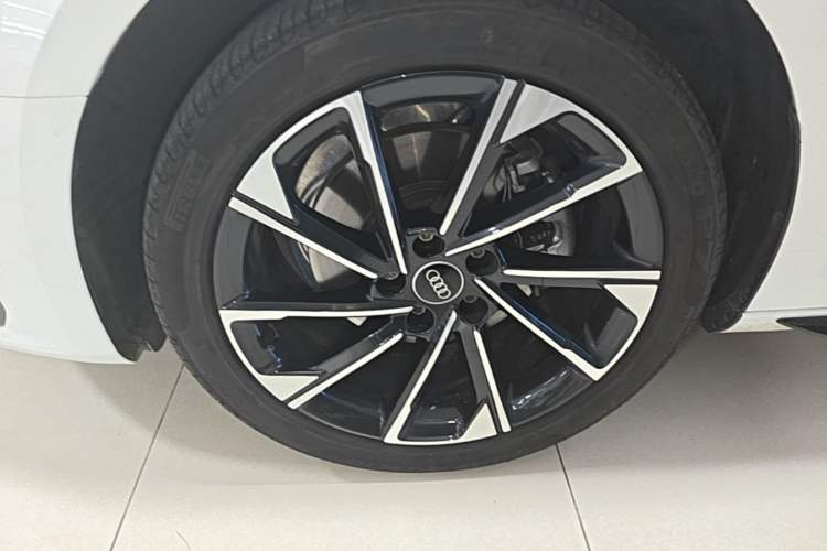 Used Audi A4L 2023 40 TFSI Luxury Dynamic Model Left Front Wheel Hub