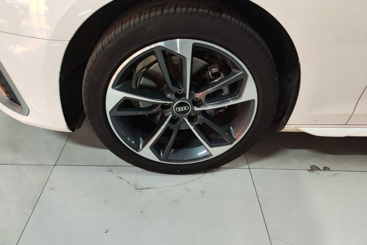 Used Audi A4L 2023 40 TFSI Fashion Dynamic Model Left Front Wheel Hub