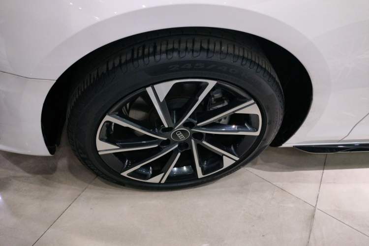 Used Audi A4L 2023 40 TFSI Luxury Dynamic Model Left Front Wheel Hub