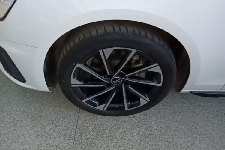 Used Audi A4L 2023 40 TFSI Luxury Dynamic Model Left Front Wheel Hub