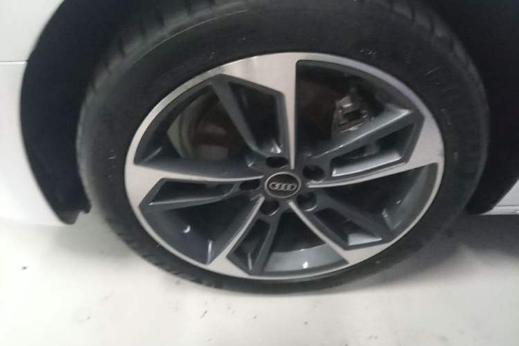 Used Audi A4L 2023 40 TFSI Fashion Dynamic Model Left Front Wheel Hub