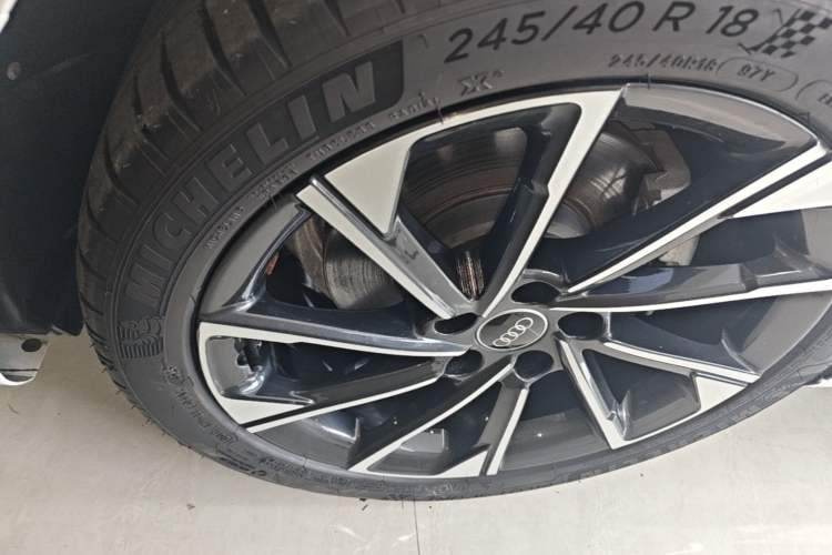 Used Audi A4L 2023 40 TFSI Luxury Dynamic Model Left Front Wheel Hub