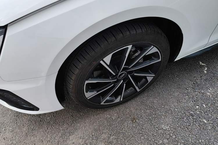 Used Audi A4L 2023 40 TFSI Luxury Dynamic Model Left Front Wheel Hub