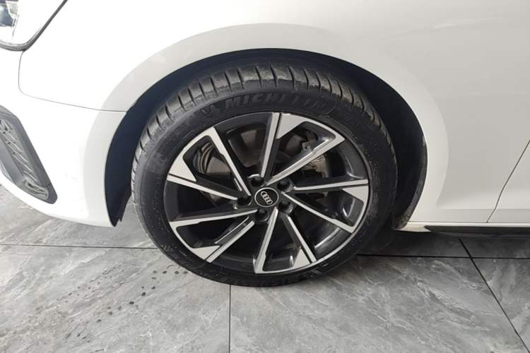 Used Audi A4L 2023 40 TFSI Luxury Dynamic Model Left Front Wheel Hub