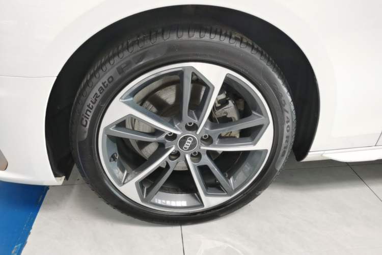 Used Audi A4L 2023 40 TFSI Fashion Dynamic Model Left Front Wheel Hub