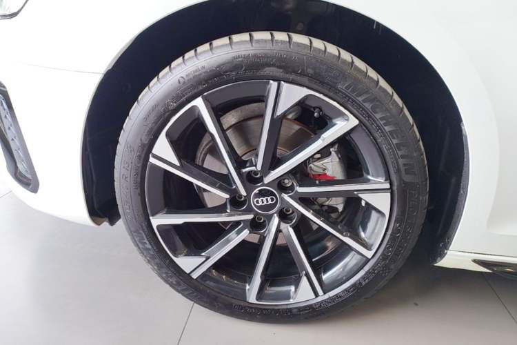 Used Audi A4L 2023 40 TFSI Luxury Dynamic Model Left Front Wheel Hub