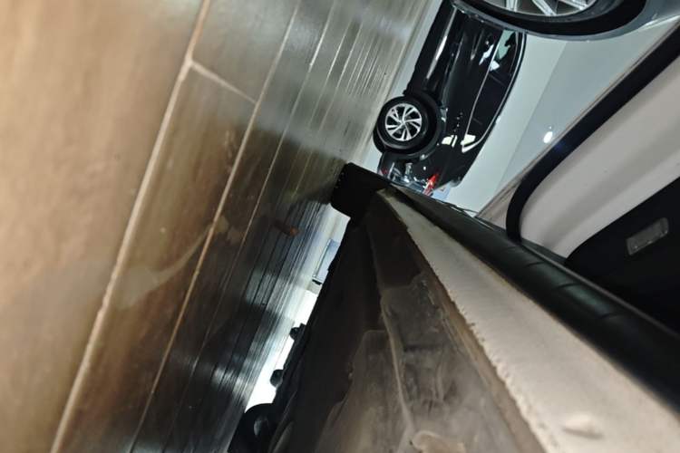 Used Audi A4L 2023 40 TFSI Luxury Dynamic Model Left Side Sill