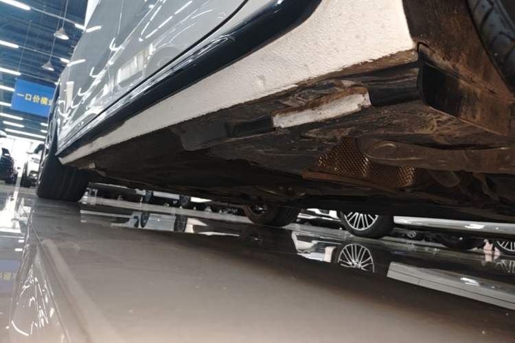 Used Audi A4L 2023 40 TFSI Luxury Dynamic Model Left Side Sill