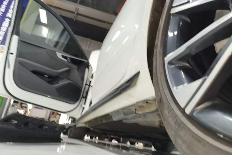 Used Audi A4L 2023 40 TFSI Luxury Dynamic Model Left Side Sill
