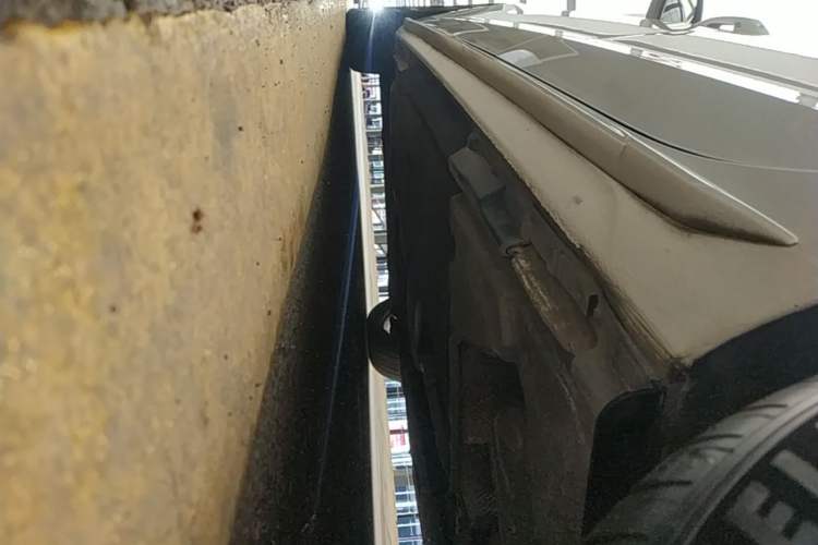 Used Audi A4L 2023 40 TFSI Fashion Dynamic Model Left Side Sill