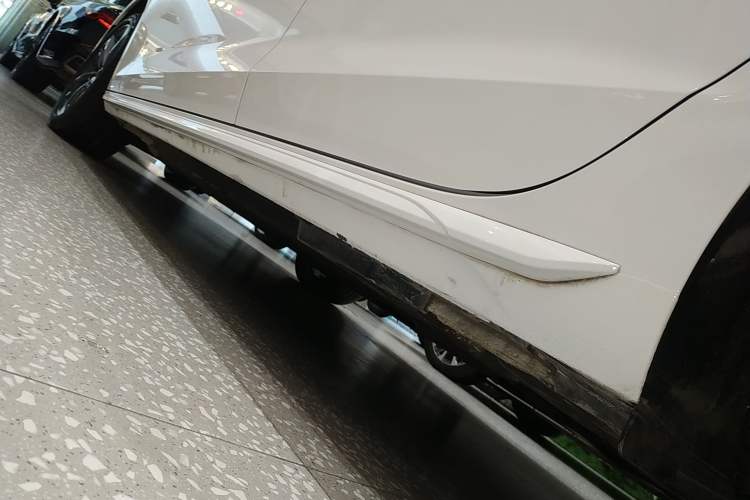 Used Audi A4L 2023 40 TFSI Fashion Dynamic Model Left Side Sill