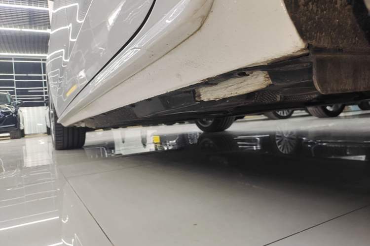 Used Audi A4L 2023 40 TFSI Fashion Dynamic Model Left Side Sill