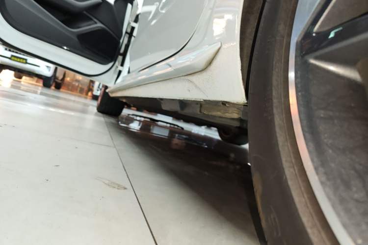 Used Audi A4L 2023 40 TFSI Fashion Dynamic Model Left Side Sill