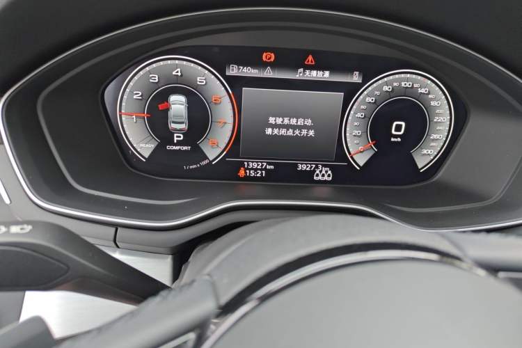 Used Audi A4L 2023 40 TFSI Fashion Dynamic Model Odometer Close Up