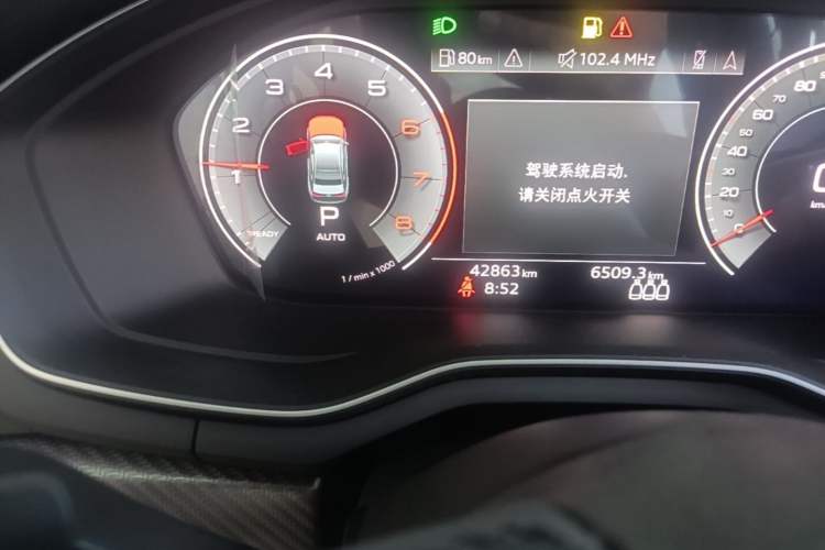 Used Audi A4L 2023 40 TFSI quattro Luxury Dynamic Edition Odometer Close Up