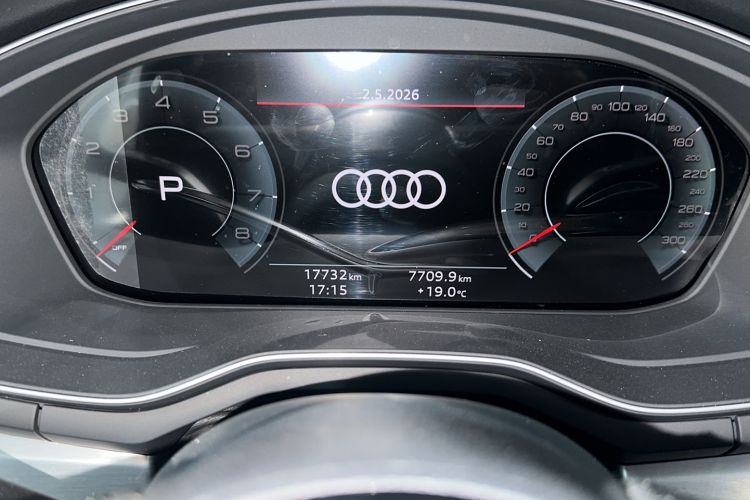 Used Audi A4L 2023 40 TFSI Luxury Dynamic Model Odometer Close Up