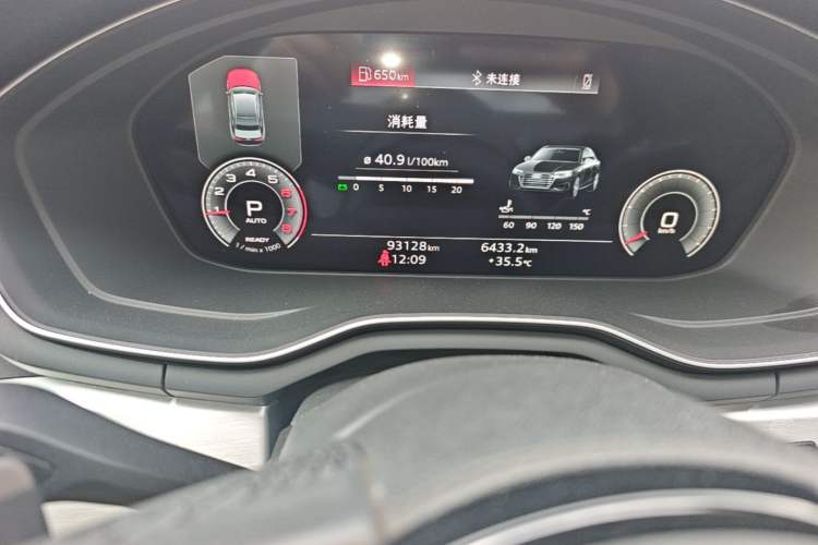 Used Audi A4L 2023 40 TFSI Fashion Dynamic Model Odometer Close Up