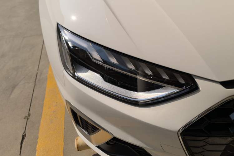 Used Audi A4L 2023 40 TFSI Fashion Dynamic Model Right Front Headlight