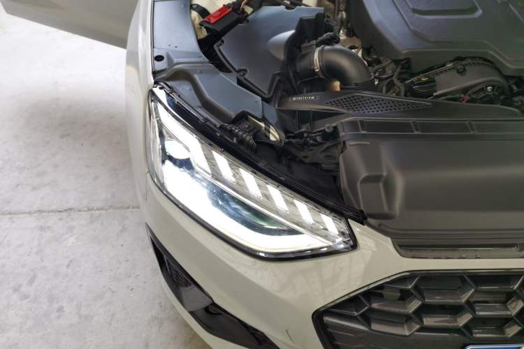 Used Audi A4L 2023 40 TFSI Fashion Dynamic Model Right Front Headlight