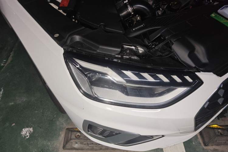 Used Audi A4L 2023 40 TFSI Fashion Dynamic Model Right Front Headlight