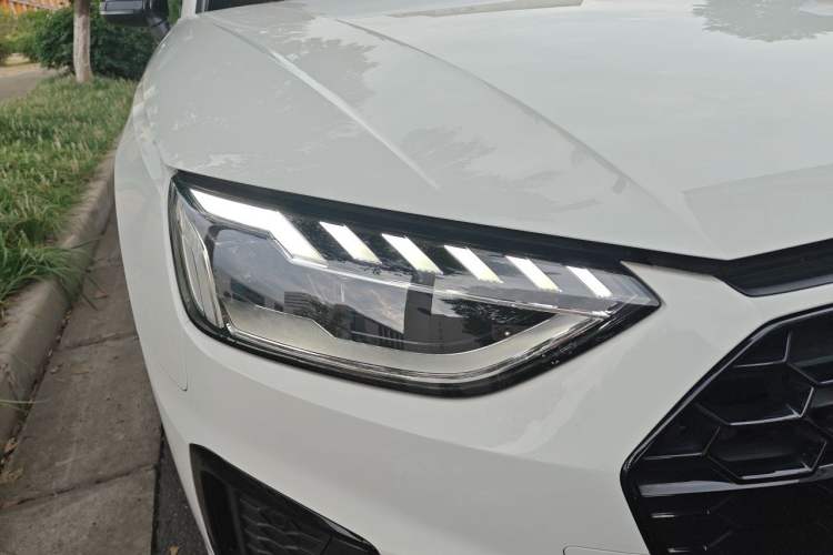 Used Audi A4L 2023 40 TFSI Luxury Dynamic Model Right Front Headlight