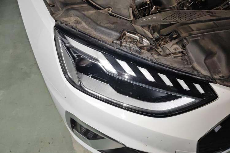 Used Audi A4L 2023 40 TFSI Fashion Dynamic Model Right Front Headlight