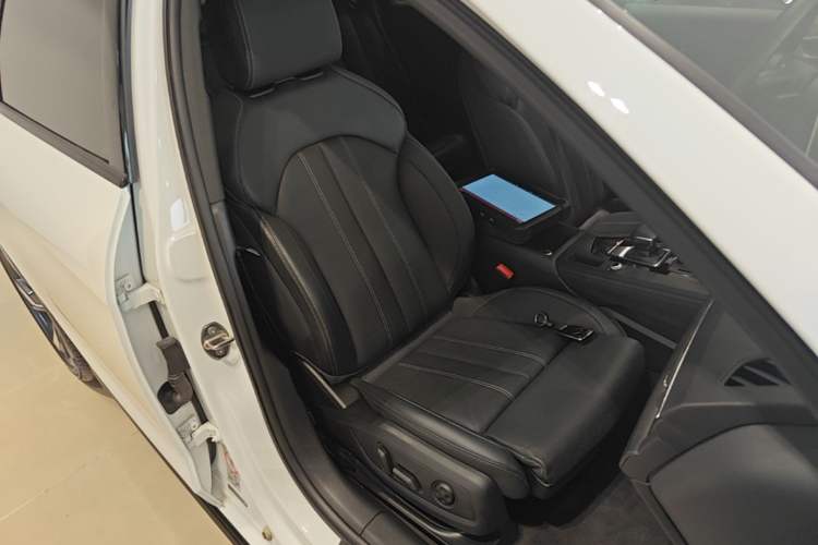 Used Audi A4L 2023 40 TFSI Bang & Olufsen Starry Night Edition Right Front Seat