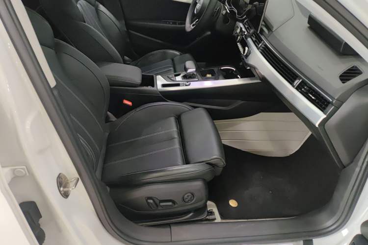 Used Audi A4L 2023 40 TFSI Fashion Dynamic Model Right Front Seat