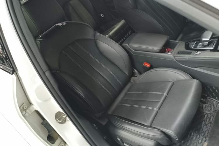 Used Audi A4L 2023 40 TFSI Luxury Dynamic Model Right Front Seat