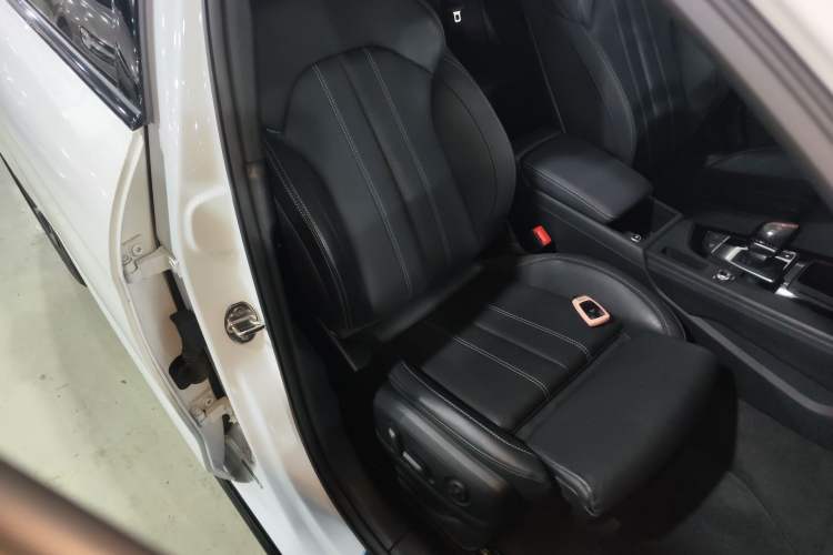 Used Audi A4L 2023 40 TFSI Luxury Dynamic Model Right Front Seat