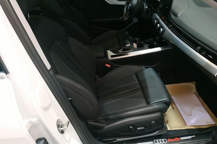 Used Audi A4L 2023 40 TFSI Fashion Dynamic Model Right Front Seat