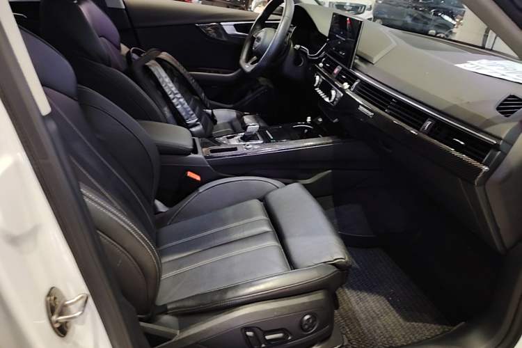 Used Audi A4L 2023 40 TFSI Luxury Dynamic Model Right Front Seat