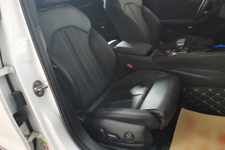 Used Audi A4L 2023 40 TFSI Luxury Dynamic Model Right Front Seat