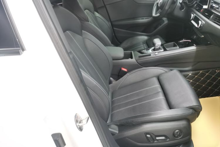 Used Audi A4L 2023 40 TFSI Luxury Dynamic Model Right Front Seat